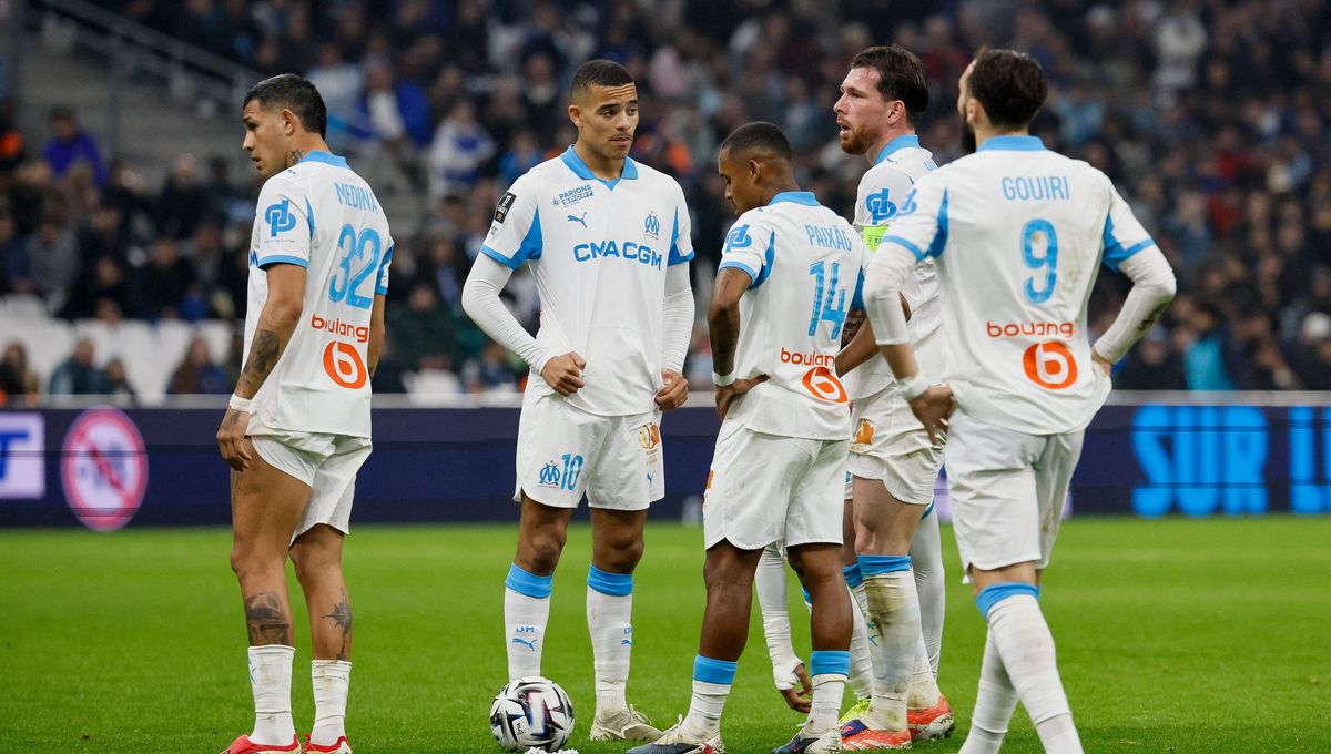 fans at stade vélodrome before om vs rennes match