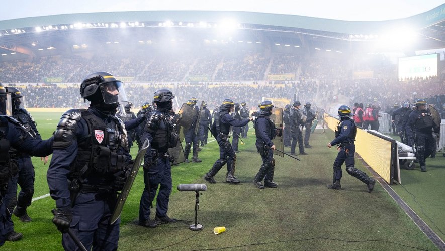 Heavy police presence was deployed at Stade de la Beaujoire amid fears of fan violence
