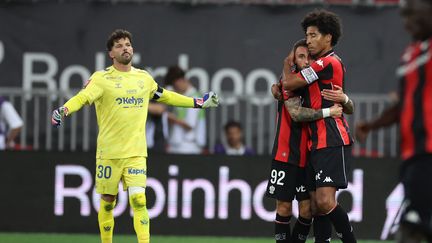 Jonathan Clauss and Dante celebrating Nice's opening goal against Saint-Étienne in the Ligue 1/Ligue 2 playoff on May 29