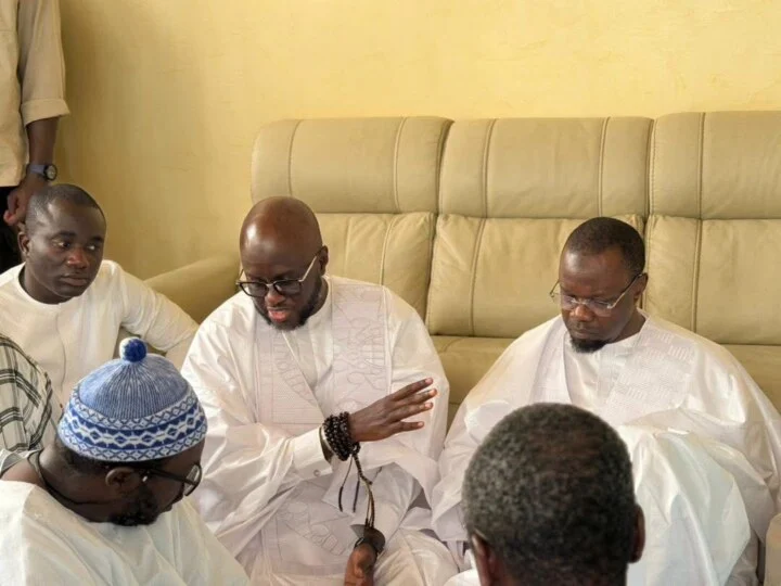 Touba : Emotional moment as Ousmane Sonko bids farewell to Serigne Cheikh Saliou Mbacké