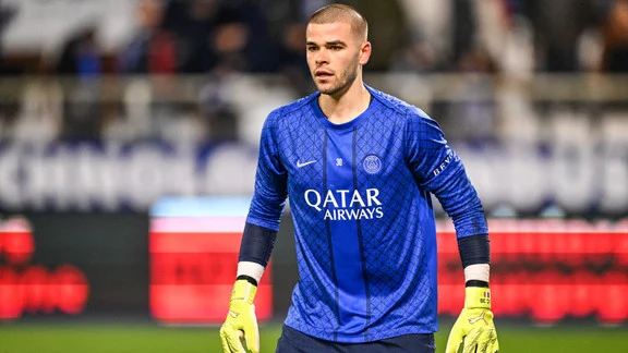 Lucas Chevalier in action for PSG
