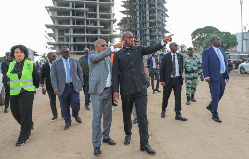 President inspecting coastal construction projects