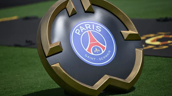Randal Kolo Muani in PSG kit
