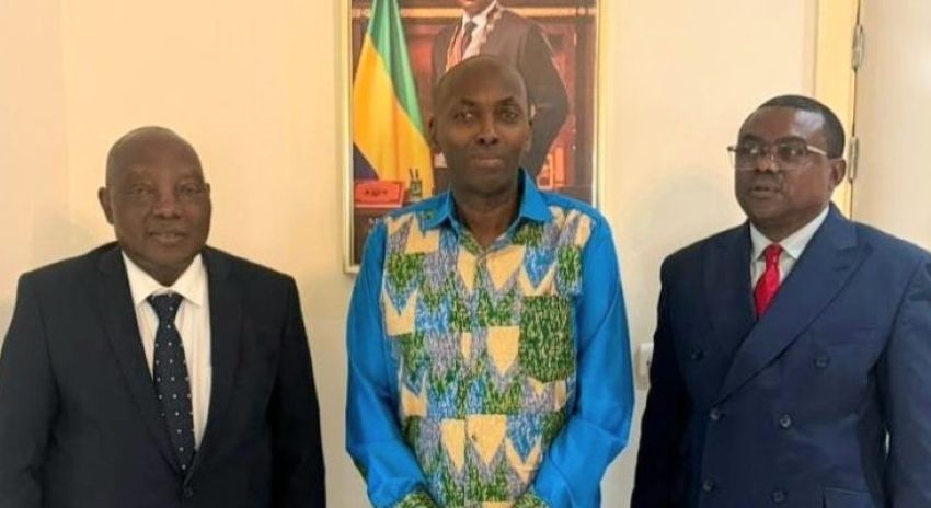 Gabonese officials and GABAC delegation in Libreville