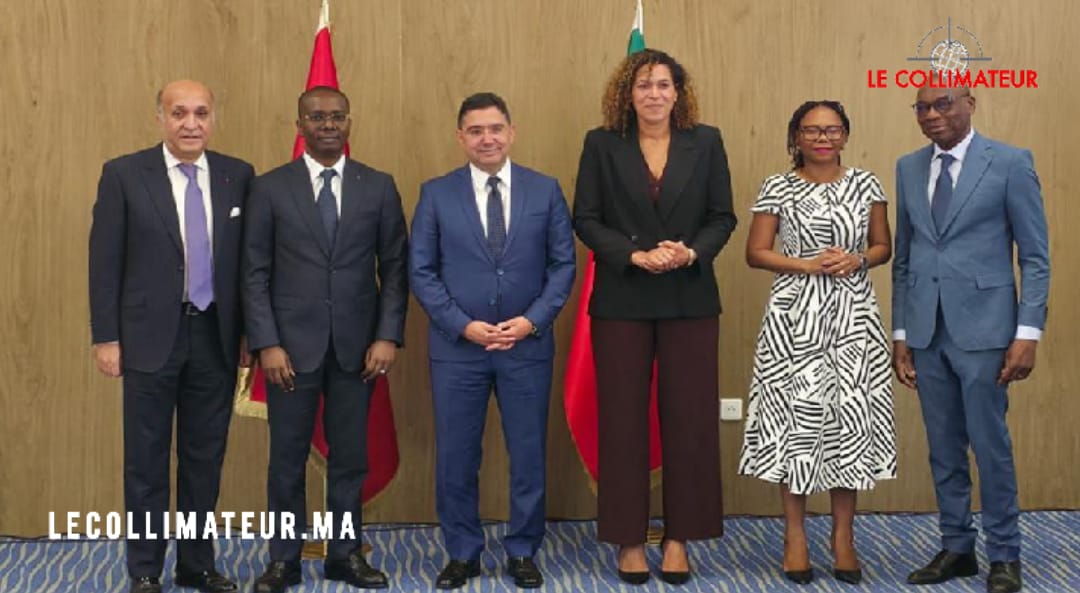 A meeting room with flags of Bénin and Morocco during the joint cooperation talks