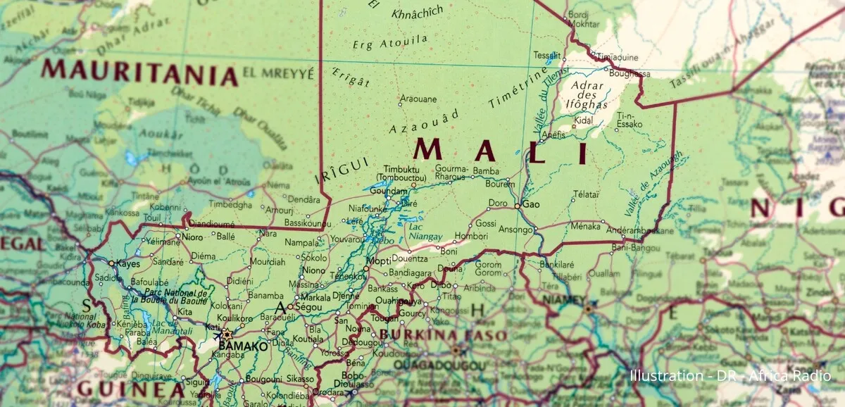 Mali crisis: thousands flee as fighting escalates in north and center