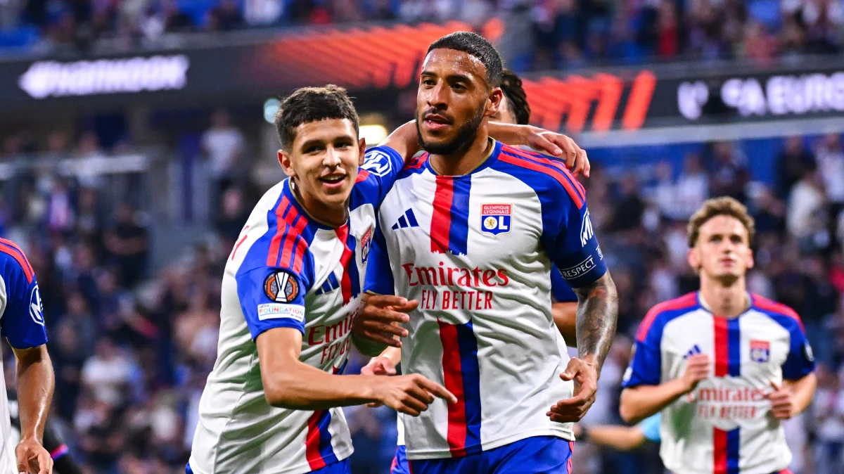 Olympique Lyonnais celebrating a goal against Crystal Palace in Europa League
